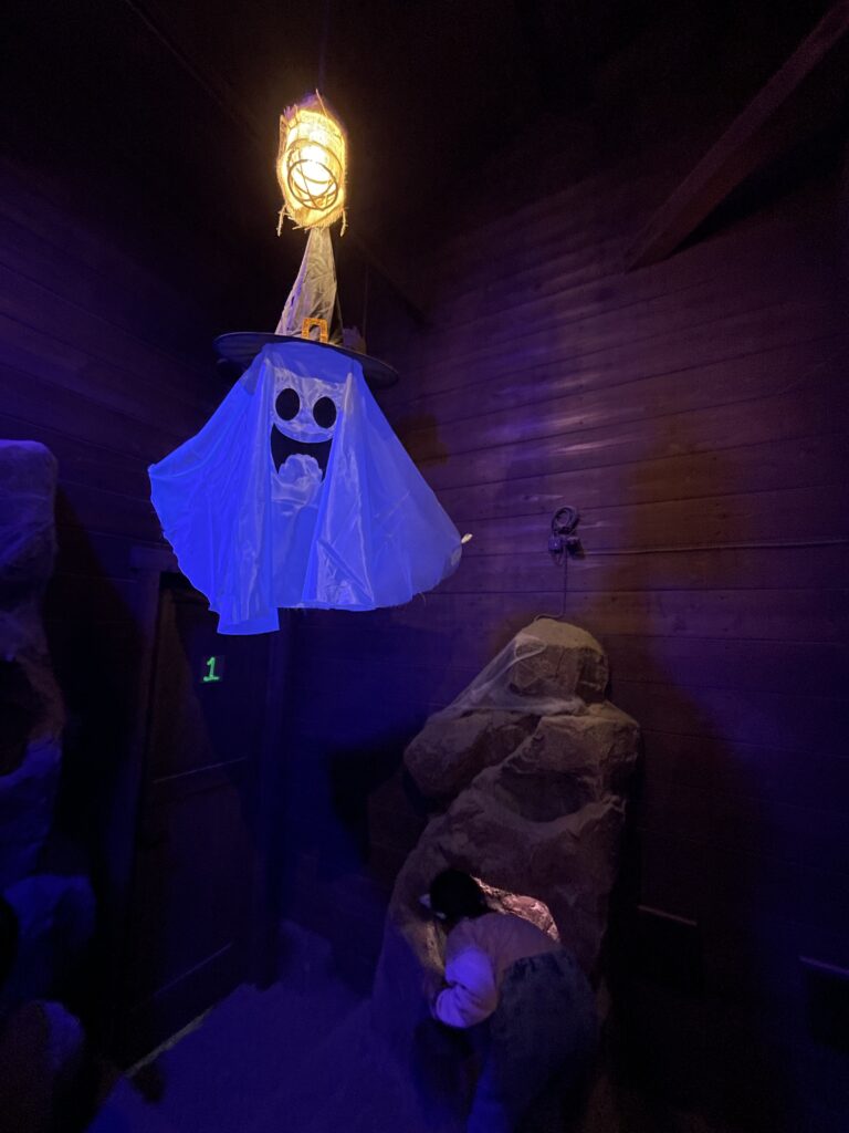 キャンプアンドキャビンズ山中湖のクリスタルハンターハロウィーン