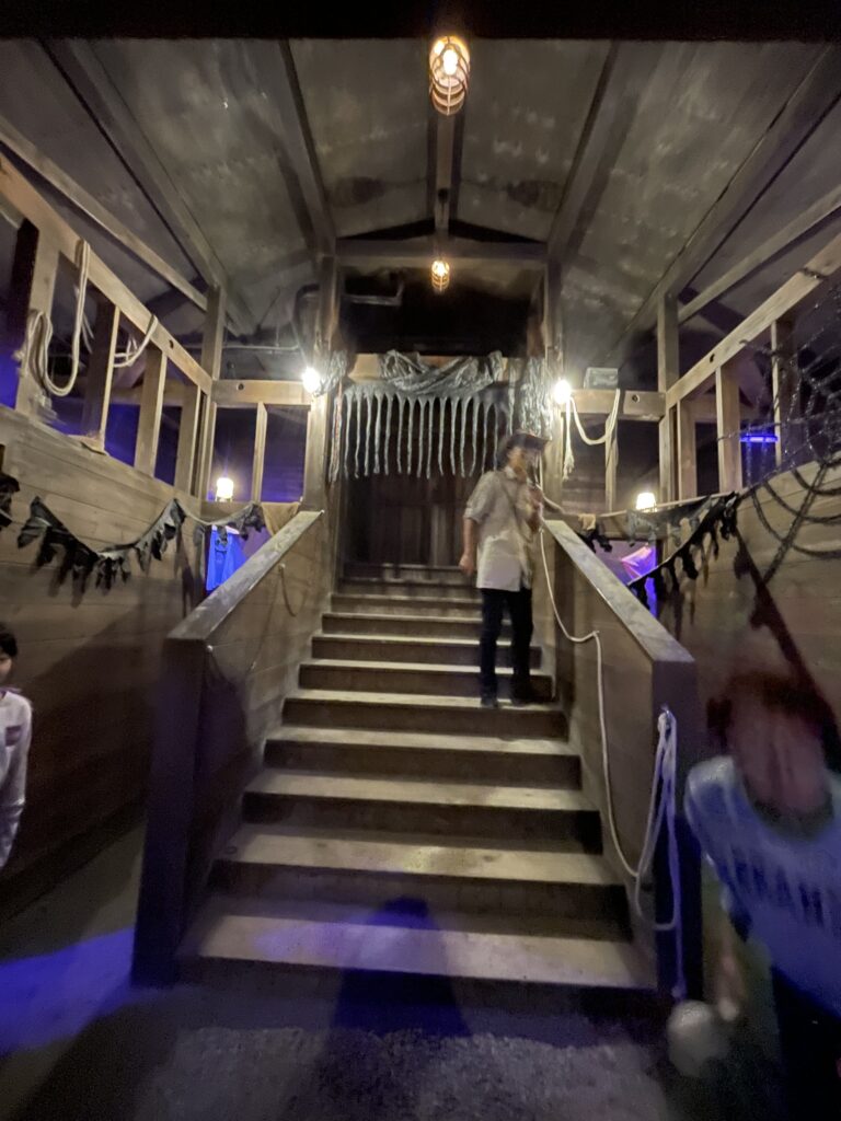 キャンプアンドキャビンズ山中湖のクリスタルハンター内ハロウィーン