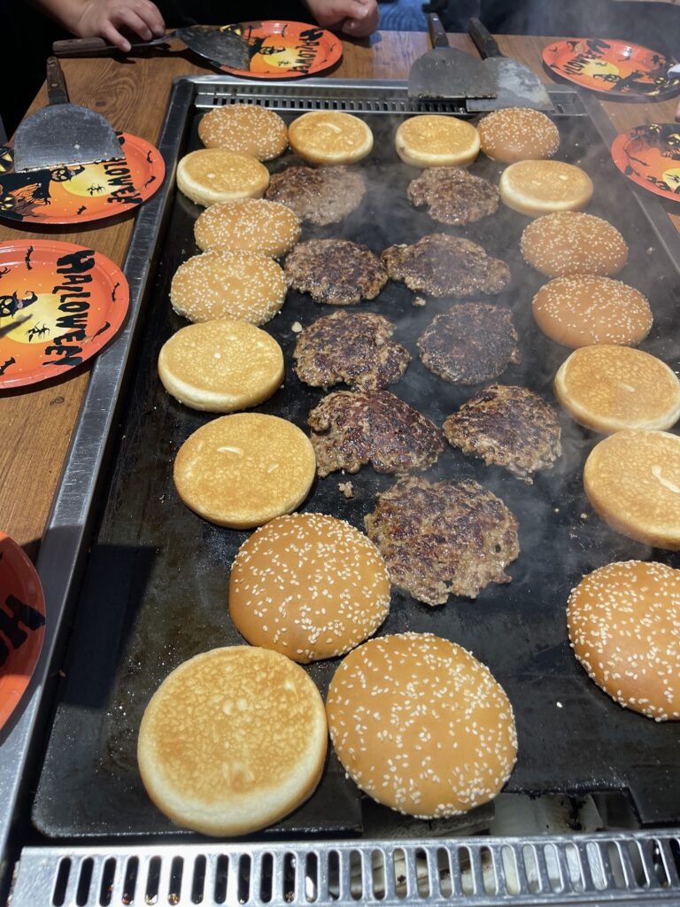 キャンプアンドキャビンズ山中湖ハンバーガー作り体験