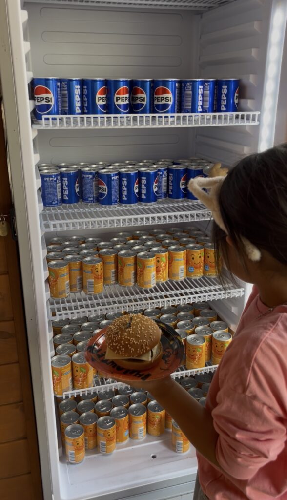 キャンプアンドキャビンズ山中湖ハンバーガー作りドリンク