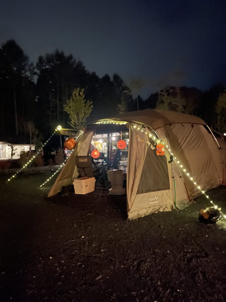 キャンプアンドキャビンズ山中湖のハロウィンテント