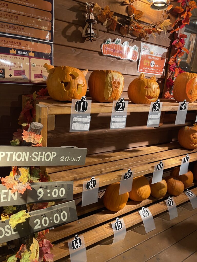 キャンプアンドキャビンズ山中湖のハロウィンランタン