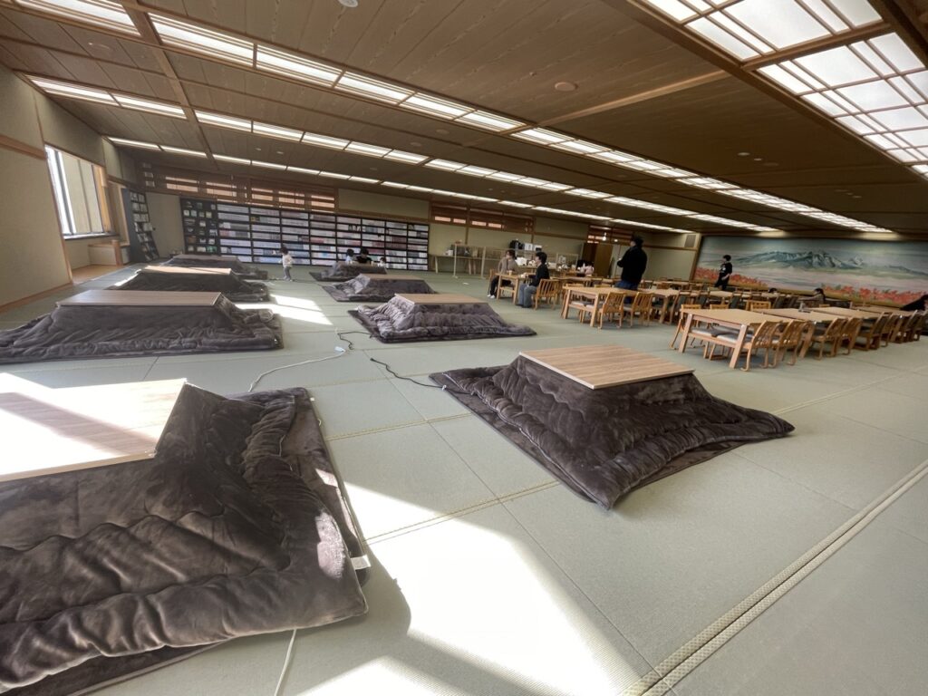 グランドメルキュール八ヶ岳（Grand Mercure Yatsugatake）3階　森のラウンジ　こたつ