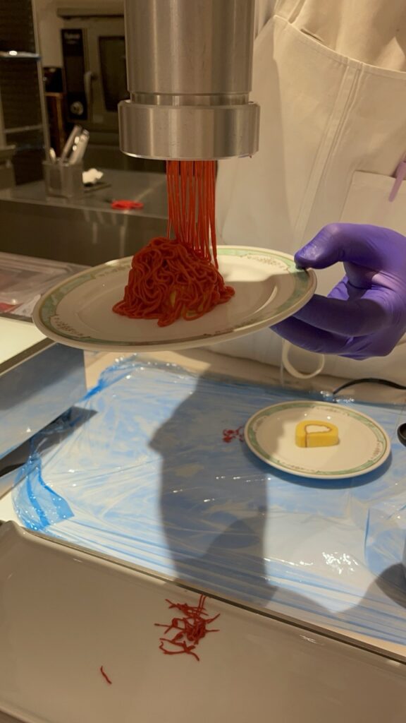 グランドメルキュール八ヶ岳（Grand Mercure Yatsugatake）レストラン　夕食　ストロベリーモンブラン