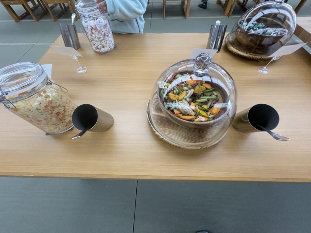 グランドメルキュール八ヶ岳（Grand Mercure Yatsugatake）3階　森のラウンジ　ベジタブルチップ