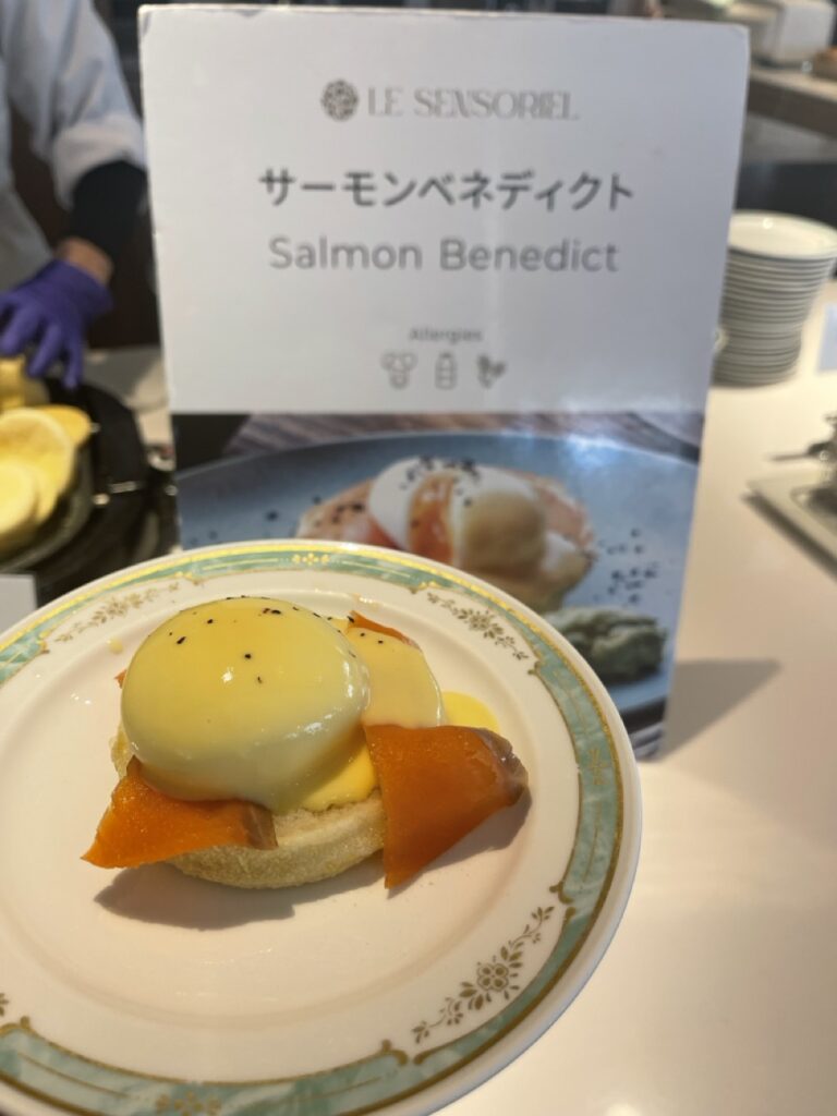 グランドメルキュール八ヶ岳（Grand Mercure Yatsugatake）レストラン　朝食　サーモンエッグベネティクト