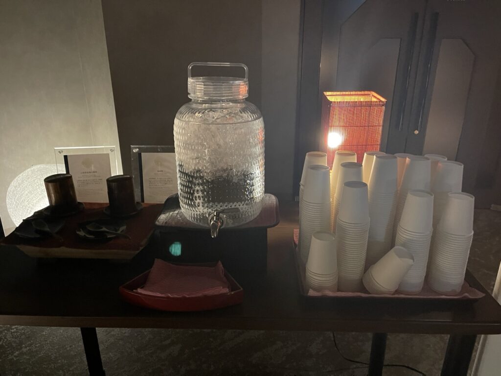 グランドメルキュール八ヶ岳（Grand Mercure Yatsugatake）2階　お風呂　大浴場　ドリンク　お水　お茶