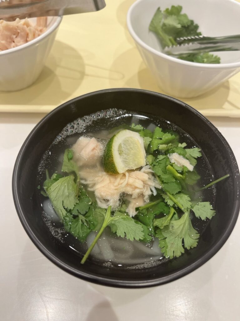 グランドメルキュール八ヶ岳（Grand Mercure Yatsugatake）レストラン　朝食　チキンフォー