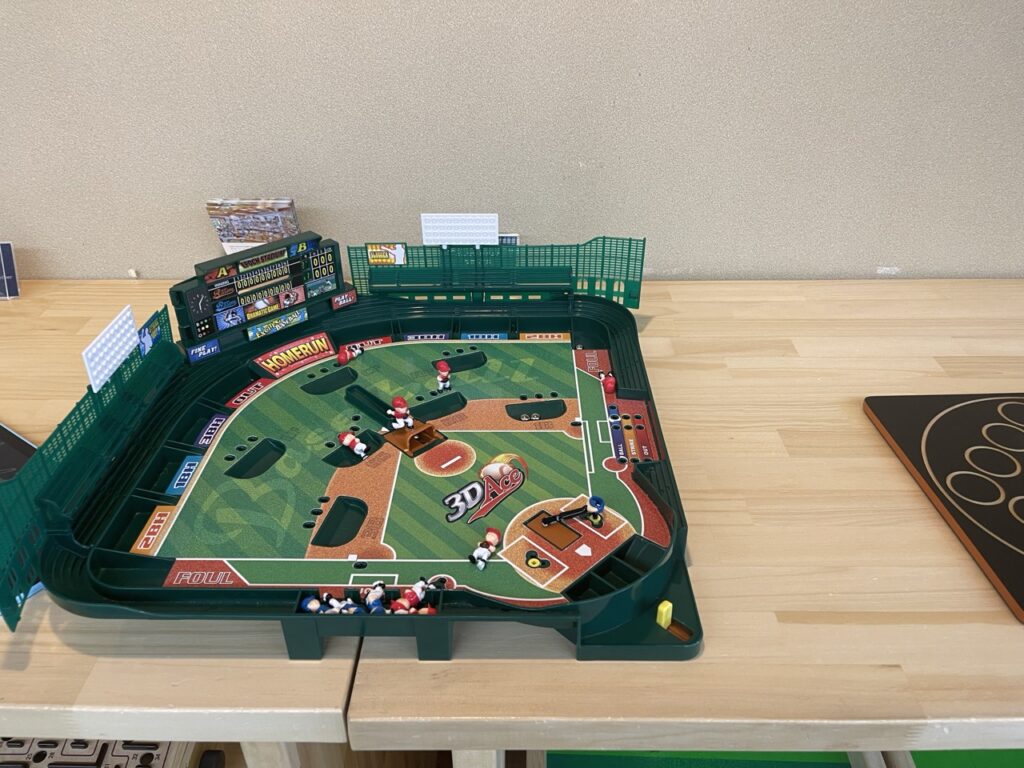グランドメルキュール八ヶ岳（Grand Mercure Yatsugatake）3階　森のラウンジ　野球　ボードゲーム