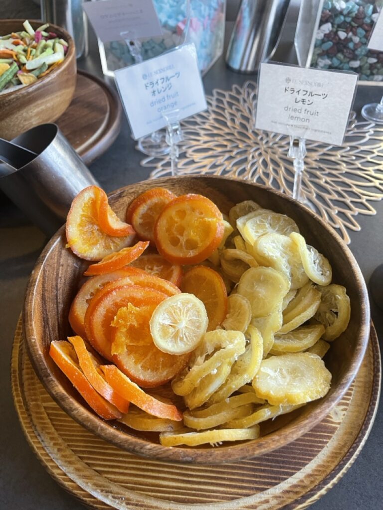 グランドメルキュール八ヶ岳（Grand Mercure Yatsugatake）1階　エグゼクティブラウンジ　ドライフルーツ　オレンジ