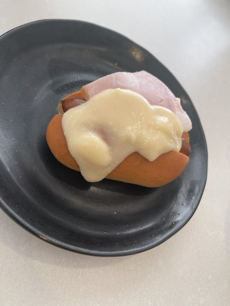 グランドメルキュール八ヶ岳（Grand Mercure Yatsugatake）レストラン　朝食　ホットドッグ