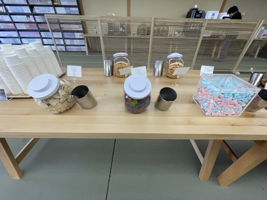 グランドメルキュール八ヶ岳（Grand Mercure Yatsugatake）3階　森のラウンジ　お菓子