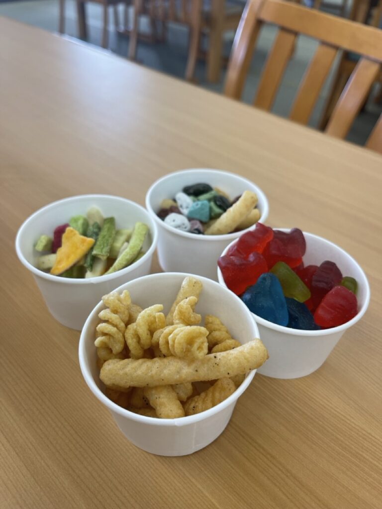 グランドメルキュール八ヶ岳（Grand Mercure Yatsugatake）3階　森のラウンジ　お菓子