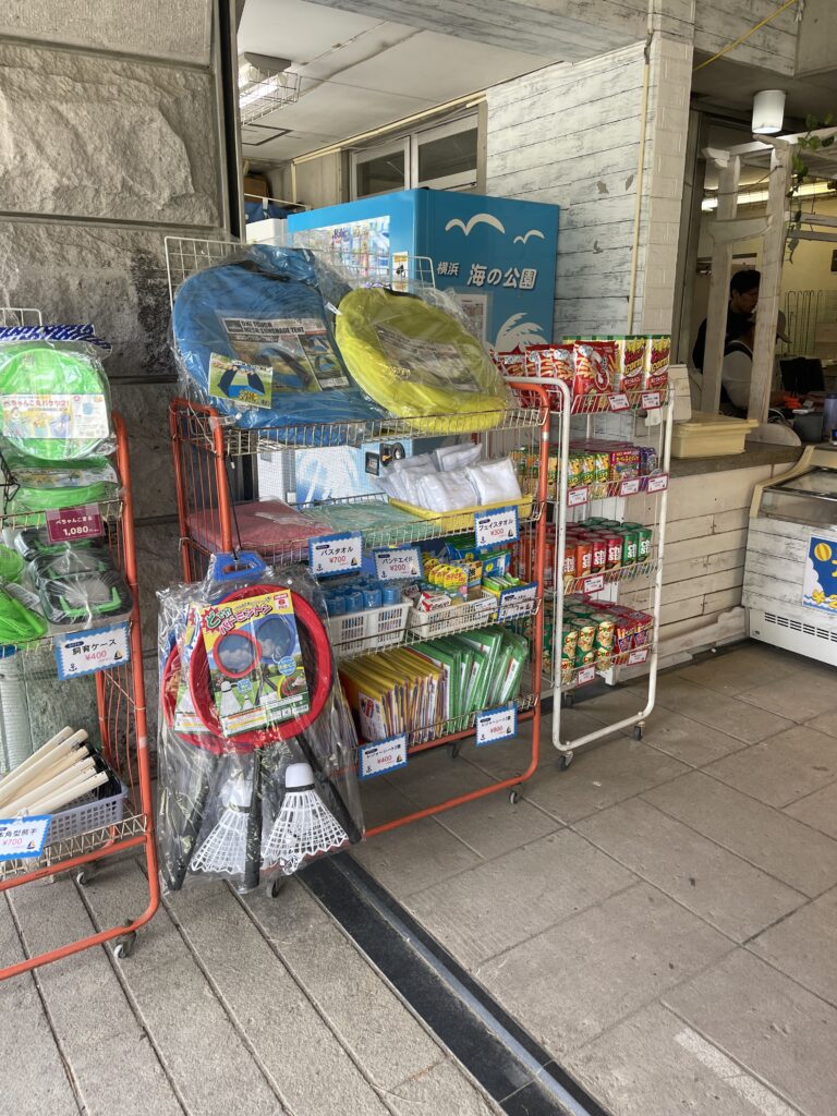 横浜 海の公園 潮干狩り テント 子連れ 遊び場 マテ貝 アサリ 売店 お菓子 お昼ご飯 レジャーシート